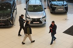 Продажи новых автомобилей в России выросли почти в полтора раза