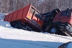 Свыше десяти человек пострадали в ДТП с двумя грузовиками и автобусом в российском регионе