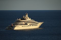 В Германии отозвали публикацию о владении яхтой Dilbar сестрой Усманова