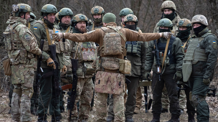 Военкор Котенок: десантники ВСУ собираются отступить от Черкасского Поречного - Новости на Вести.ru