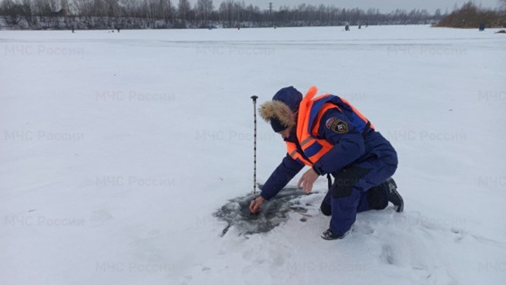 Провалившуюся под лед в Химках девочку спасти не удалось - Новости на Вести.ru