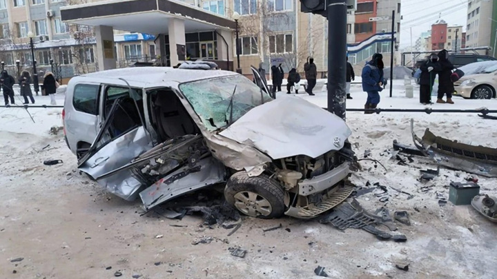 В Якутске после ДТП скончался директор Национального театра танца Алексеев - Новости на Вести.ru