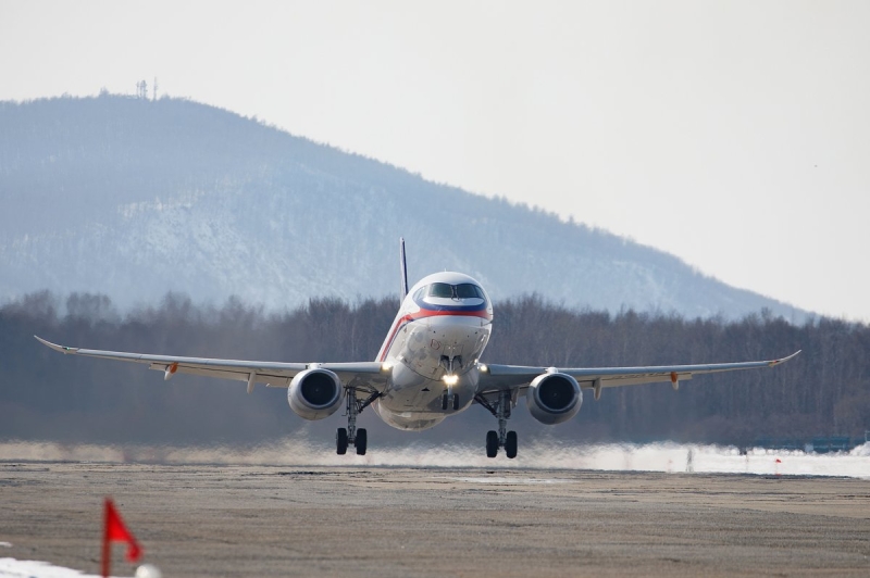 Первый полет SJ-100 с российскими двигателями