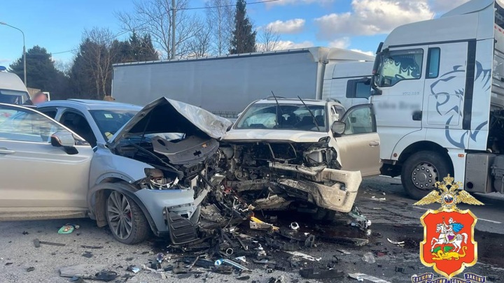 В городе Ступино четыре человека госпитализированы после автоаварии - Новости на Вести.ru