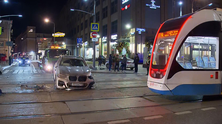 Устроивший ДТП в центре Москвы водитель BMW за год получил 25 штрафов - Новости на Вести.ru