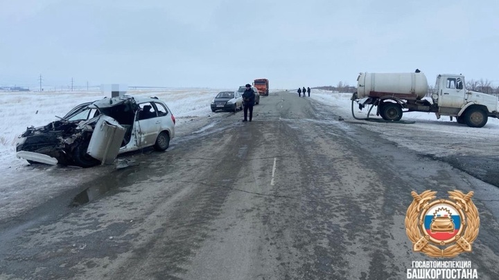 На трассе в Башкирии погибли муж и жена - Новости на Вести.ru